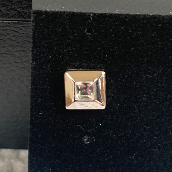 🎉 3/$10 Annaleece By Devries Small Stud Earrings - Picture 2 of 6
